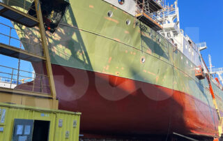 montaplatos en barco